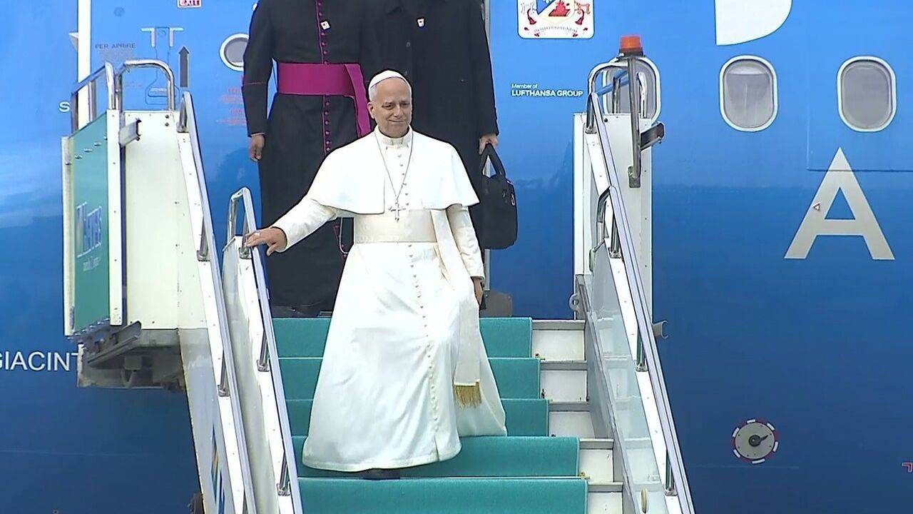 Papa 14. Leo Ankara'ya İndi