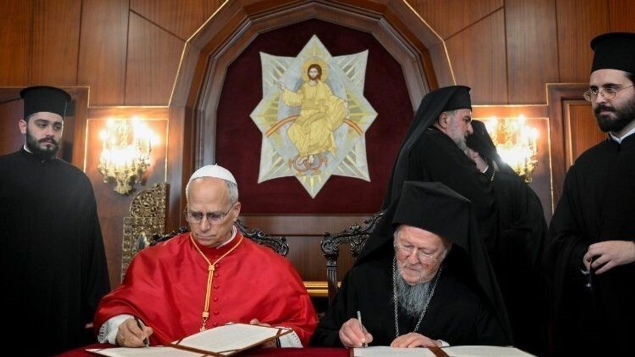 Papa 14. Leo Balat'ta Fener Rum Patriği Bartholomeos ile Görüştü