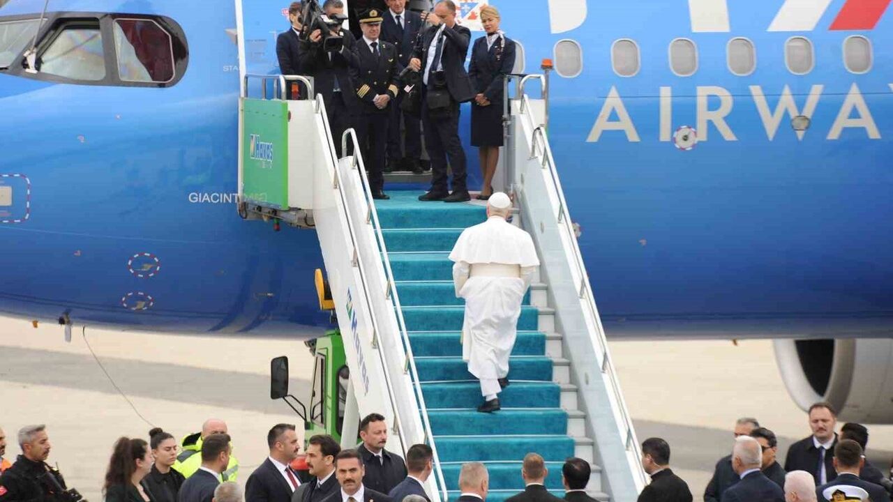 Papa 14. Leo Türkiye’den Ayrıldı — Atatürk Havalimanı’nda Uğurlama