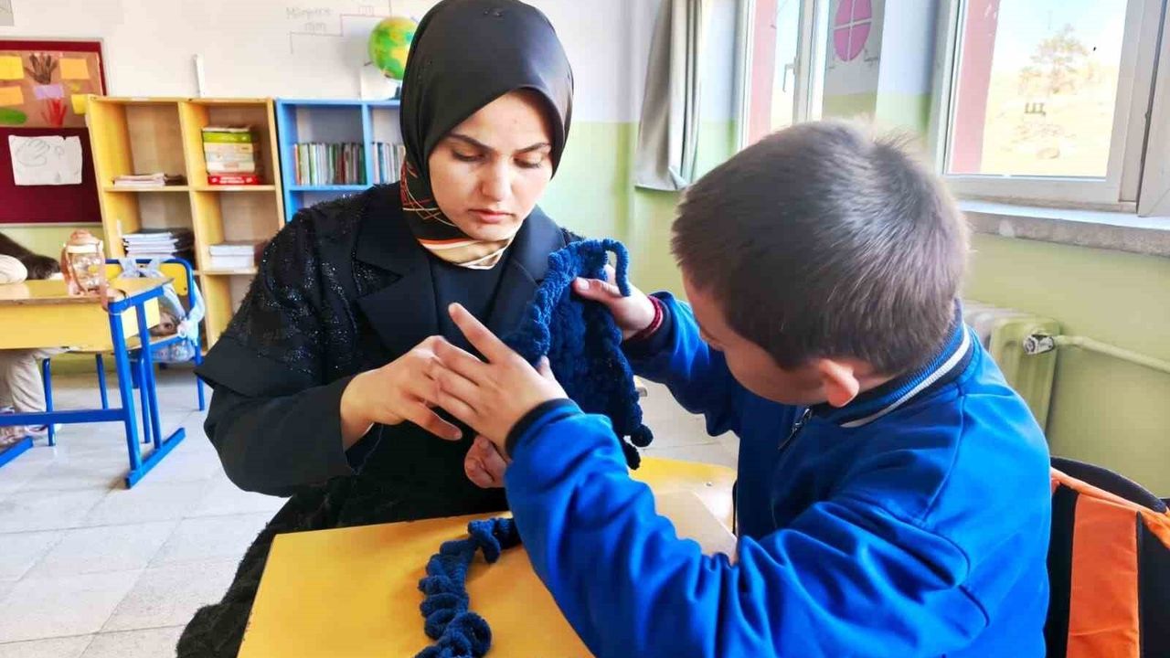 Payamdüzü'nde Öğrenciler Kendi Atkılarını Ördü: Kışa Hazırlık ve Sorumluluk
