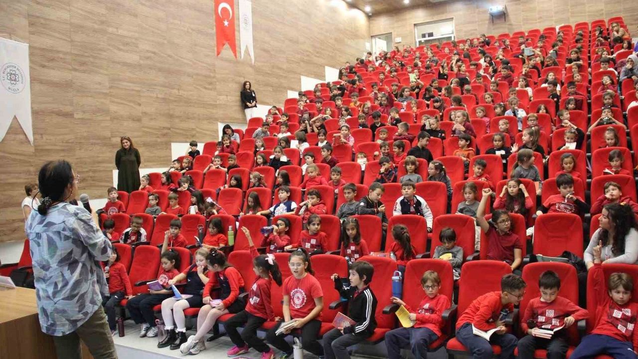 Pelin Güneş Muğla'da Minik Okurlarla Buluştu