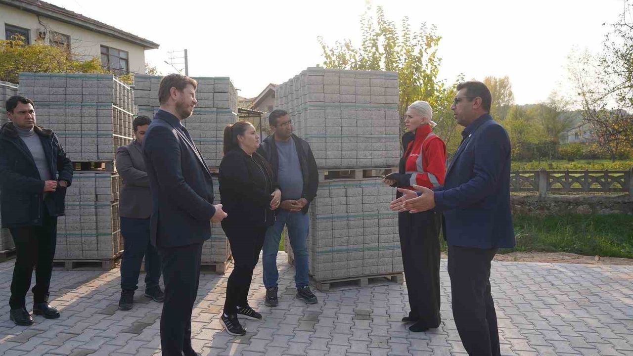 Pelitözü Mahallesi’nde Kilit Parke Çalışmasıyla Çamur ve Toz Sorunu Sona Eriyor