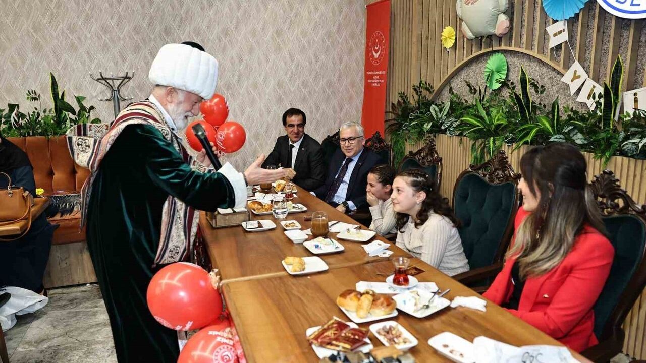 Pençe-Kilit: Şehit Uzman Çavuş Ümit Üzüm’ün Kızlarına Sürpriz Doğum Günü