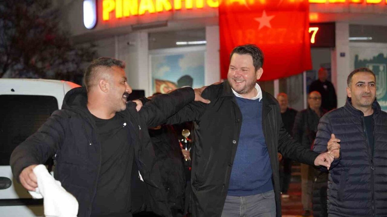 Pınarhisar'ın Floor Curling Türkiye Şampiyonları Davul-Zurna ile Coşkuyla Karşılandı