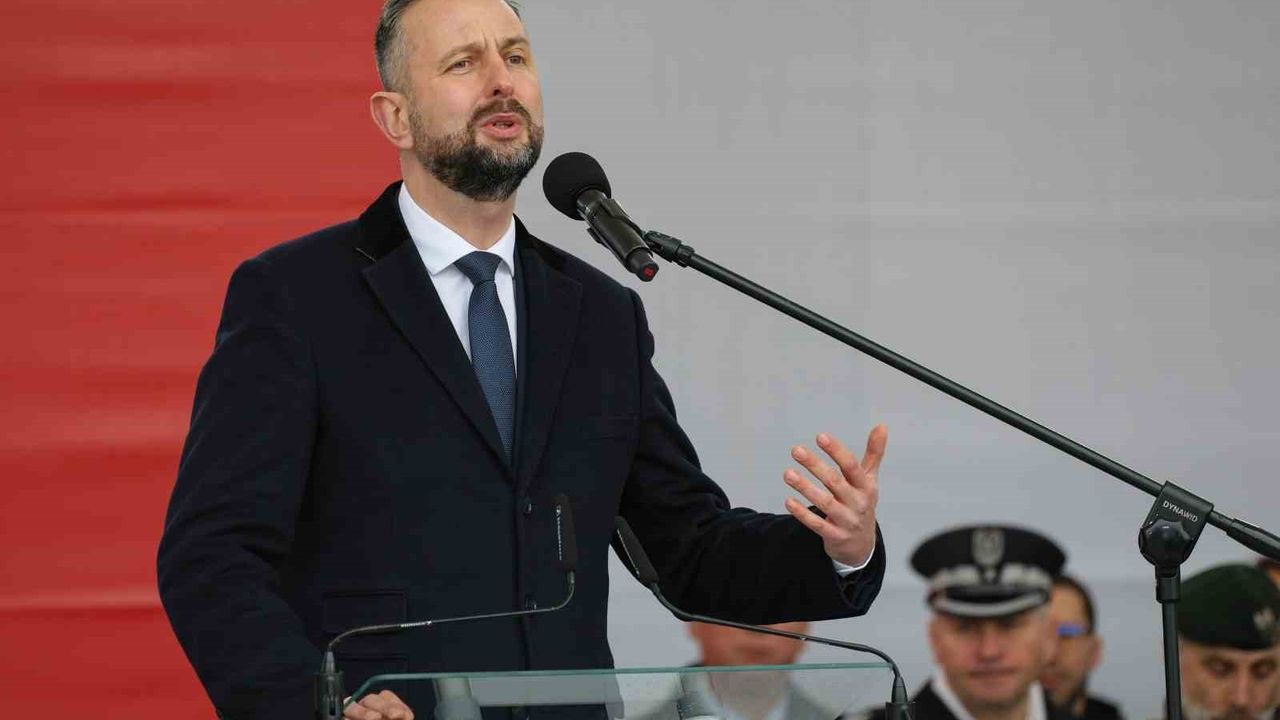 Polonya 'Teyakkuzda' Programıyla 2026'de 400 Bin Kişiye Askeri Eğitim Hedefliyor