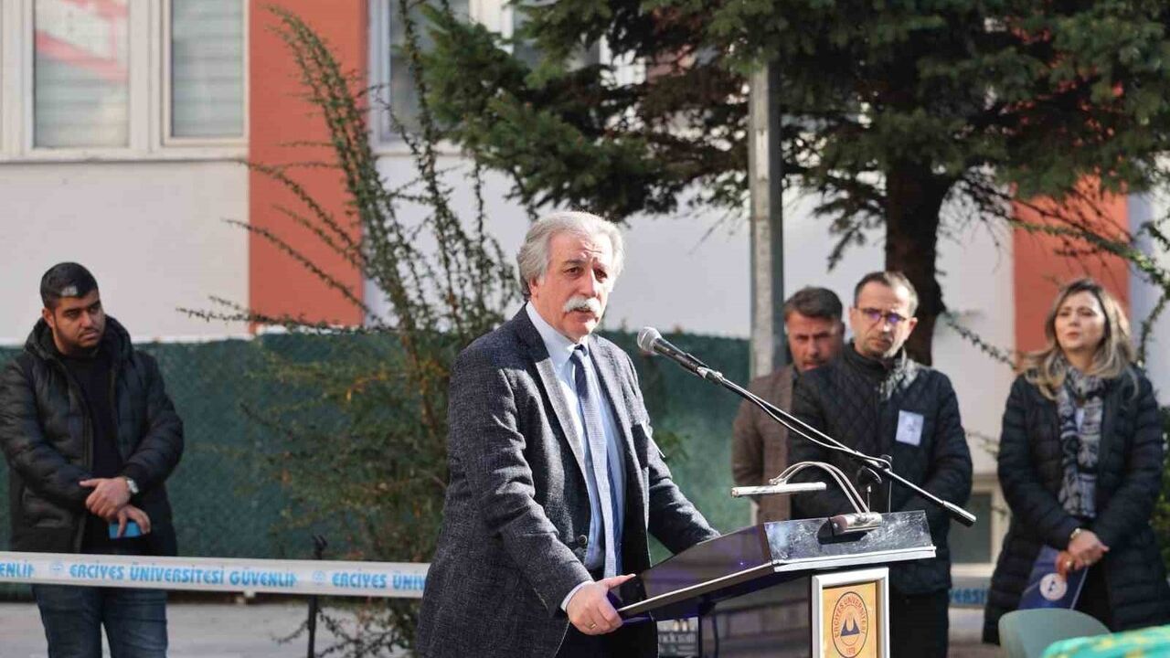 Prof. Dr. İbrahim Uzmay İçin ERÜ'de Tören Düzenlendi