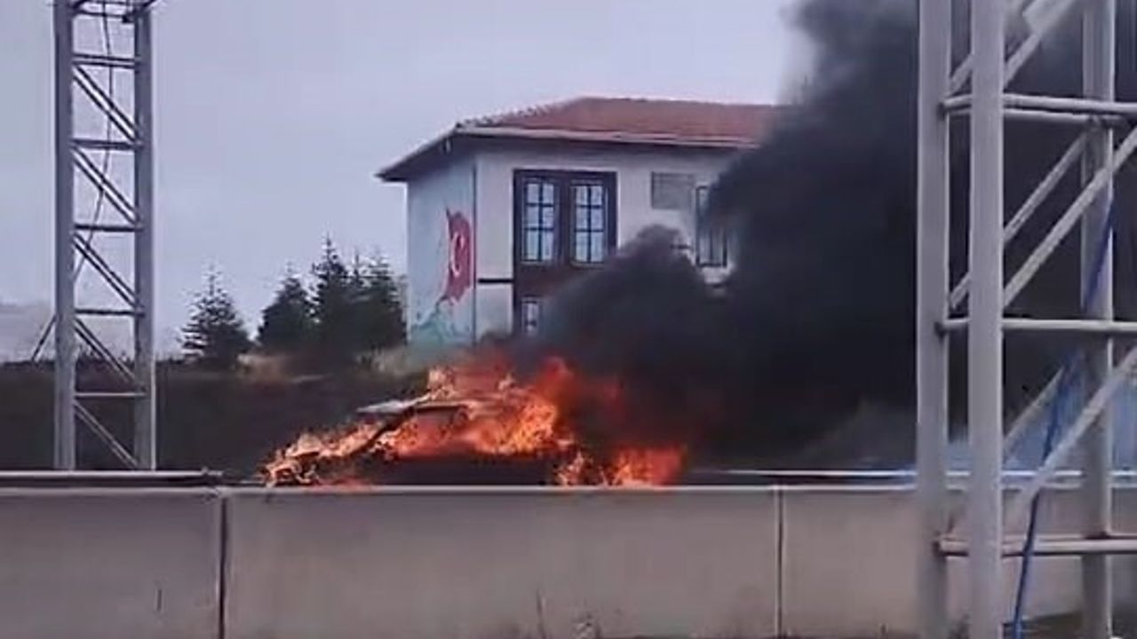 Pursaklar'da Araç Yangını: Çevre Yolu Köprüsünde Müdahale