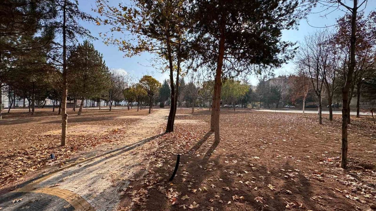 Pursaklar'da Parklar Yenileniyor: Turgut Özal Parkı Modern Yüzüne Kavuşuyor