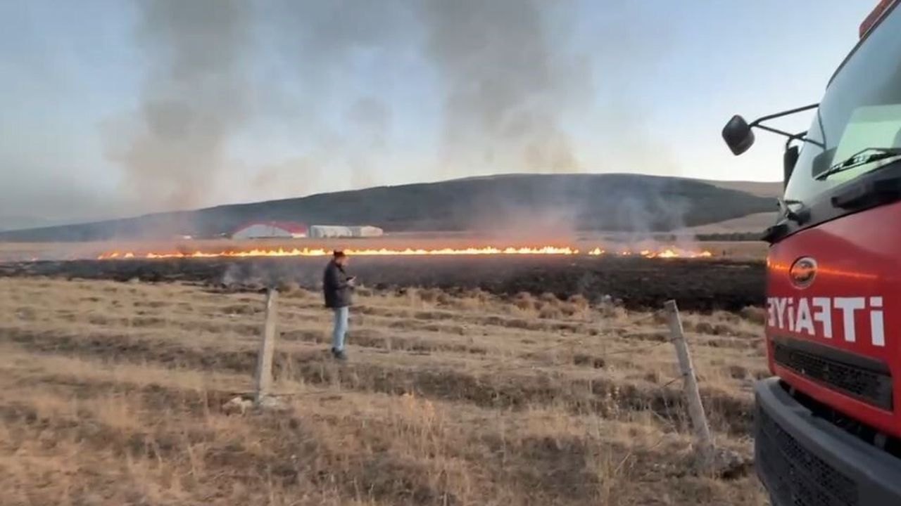 Putka Gölü'nde Sazlık Yangını Korkuttu: Ardahan'da İtfaiye Müdahalesiyle Söndürüldü