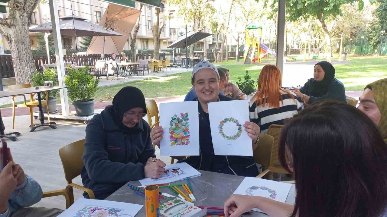 Raziye Begüm Sultan Yurdu Öğrencileri Kusursuz Kafe'de Uno ile Buluştu