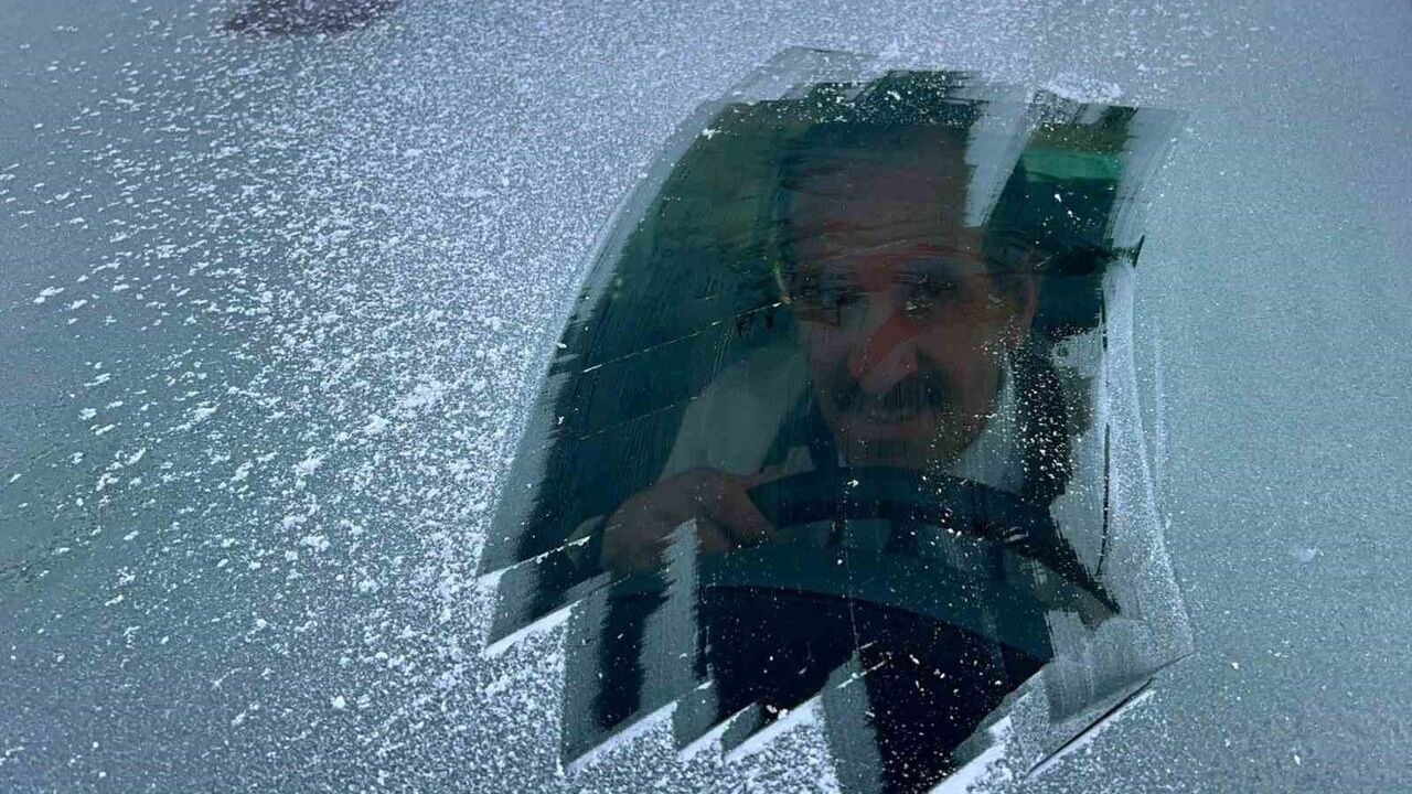 Refahiye'de Gece Soğuk: Sıcaklık -6°C, Araçlar Buz Tuttu