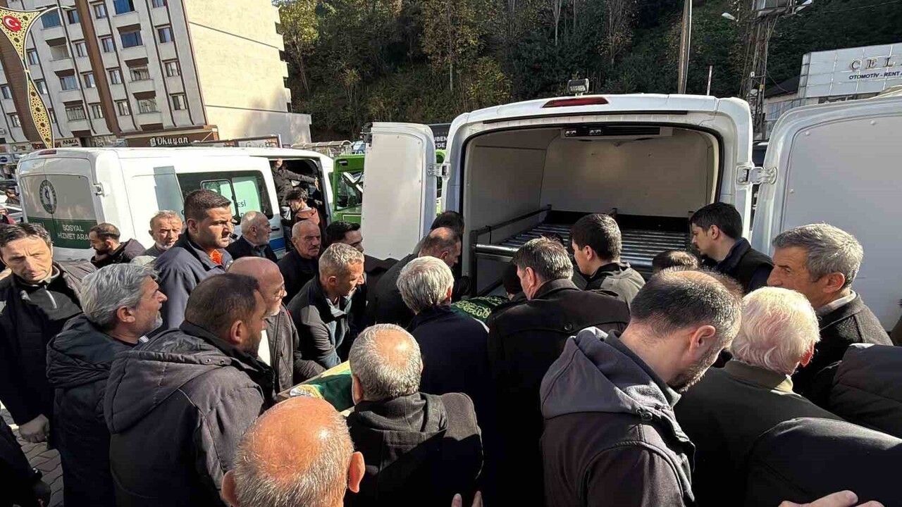 Rize Çayeli'de Ahşap Yapı Çöktü: 2 Kişi Hayatını Kaybetti