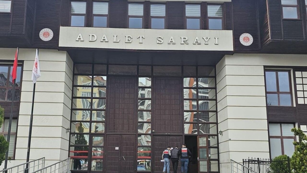 Rize'de 7 yıl 6 ay hapisle aranan O.Ü. Pazar'da yakalandı