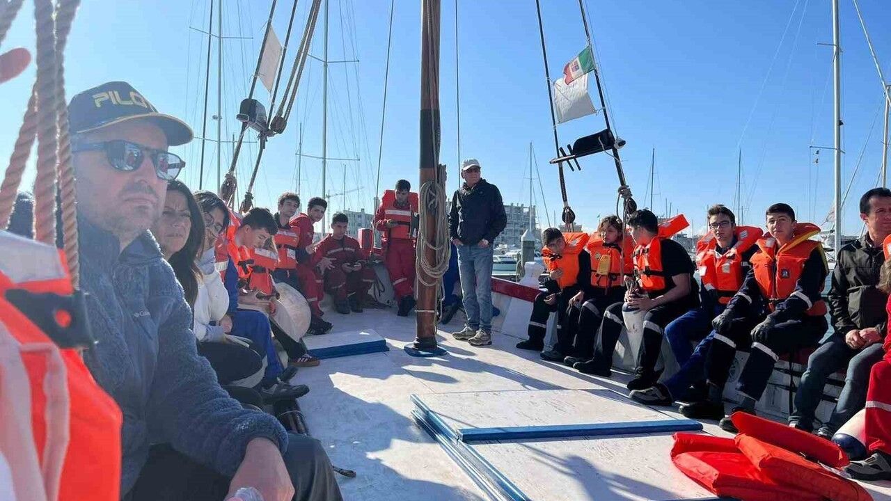 Rize'li Liseliler Avrupa'da Deniz Kirliliği Araştırıyor