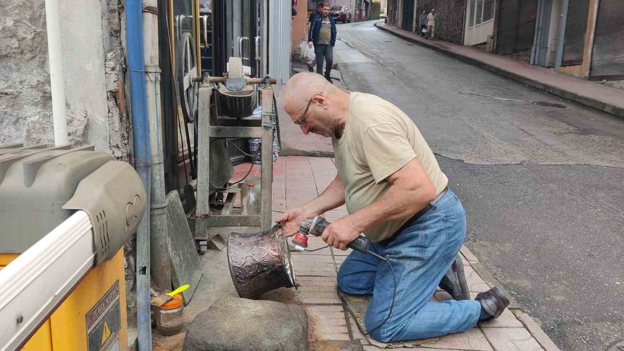 Rize'nin Son Bakır Ustası: Dursun Ali Nuroğlu 66 Yaşında Mesleği Yaşatıyor