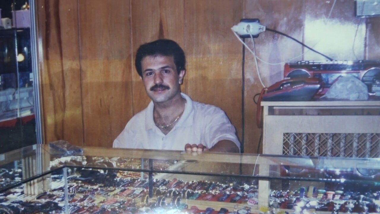 Saat Tamircisi Ali Bora: 50 Yıldır Zamana Ayar Veriyor