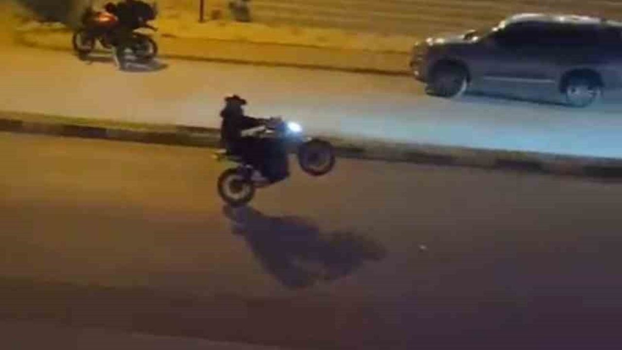 Safranbolu'da motosikletliler tek tekerle tehlike yarattı