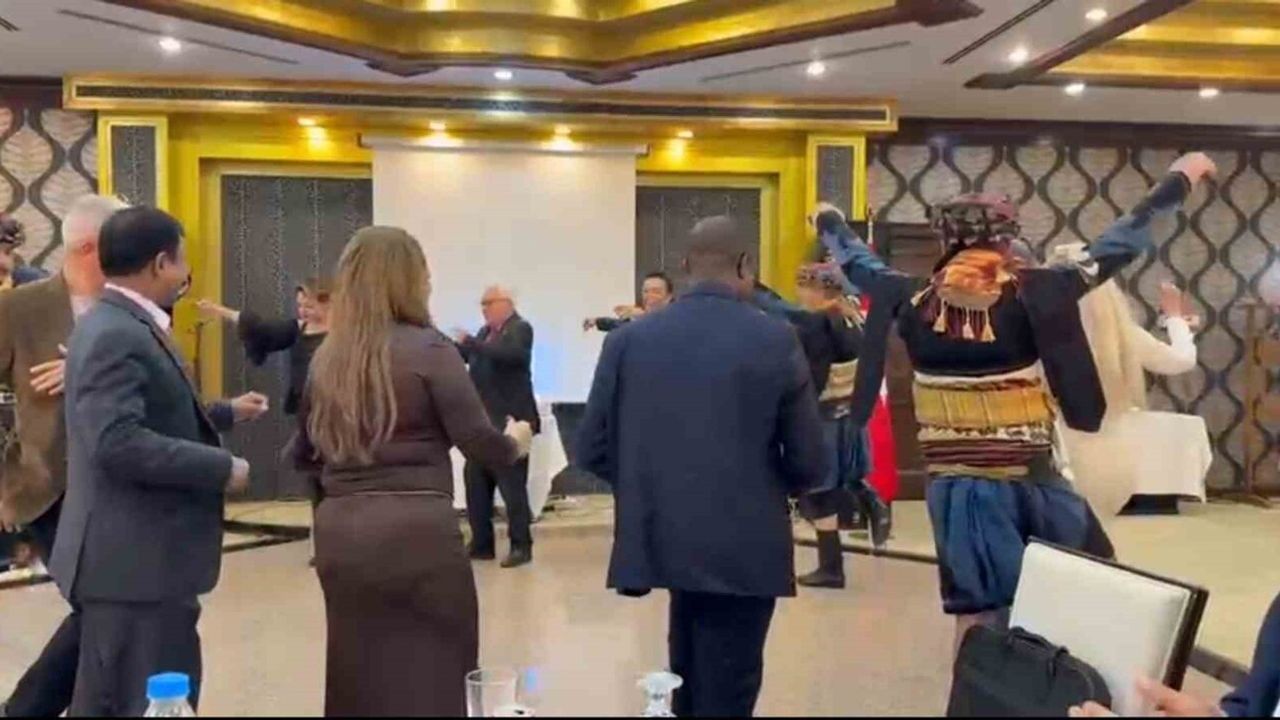 Sağlık Turizmi Konferansı'nda Büyükelçilere Muğla Zeybeği Dersi