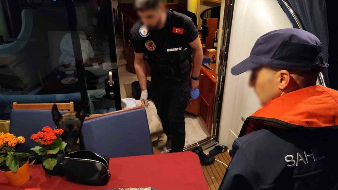 Sahil Güvenlik Güney Ege'de Lüks Teknelerde Kaçak Alkol, Silah ve Uyuşturucu Operasyonu