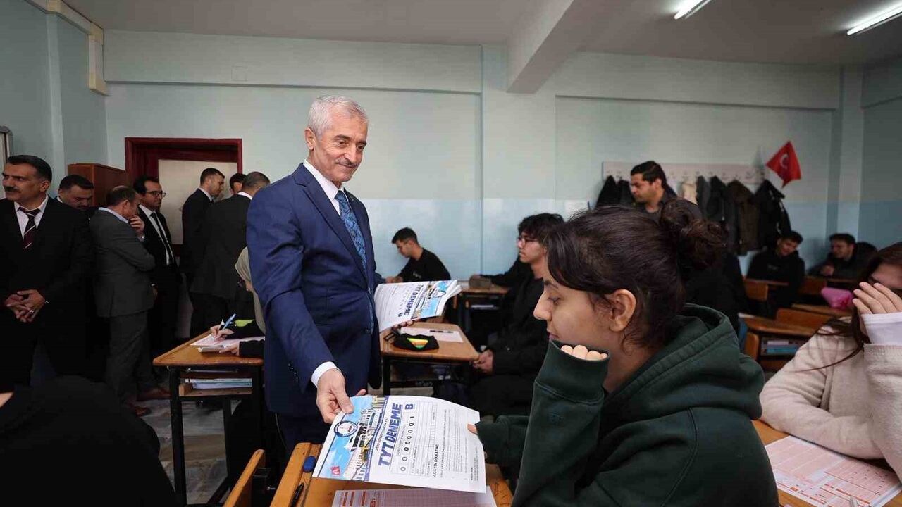 Şahinbey Belediyesi’nden LGS ve YKS’ye Hazırlanan Öğrencilere Ücretsiz Deneme Setleri