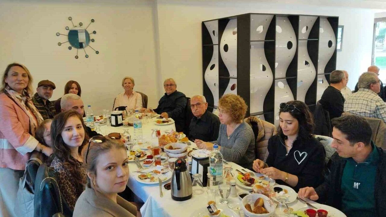 Şair Eşref Şiirleriyle Anıldı: ŞEVAK'ın Geleneksel Kahvaltısı