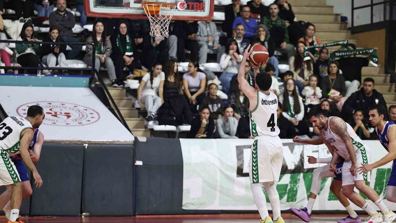 Sakarya Büyükşehir 89-60: Beylikdüzü'ne Farklı Galibiyet, Namağlup Liderlik Sürüyor