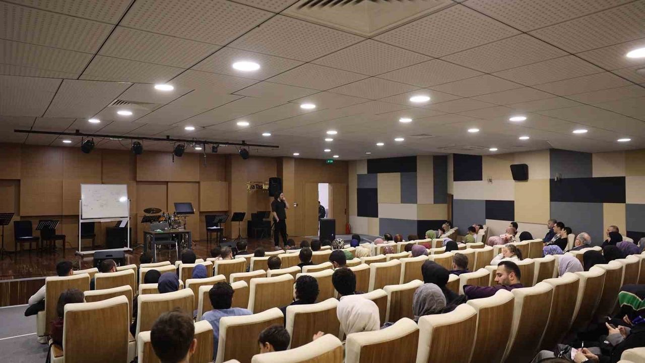 Sakarya Büyükşehir Akademi’de Kelam Atölyesi Fikret Çetin ile yoğun katılımla başladı