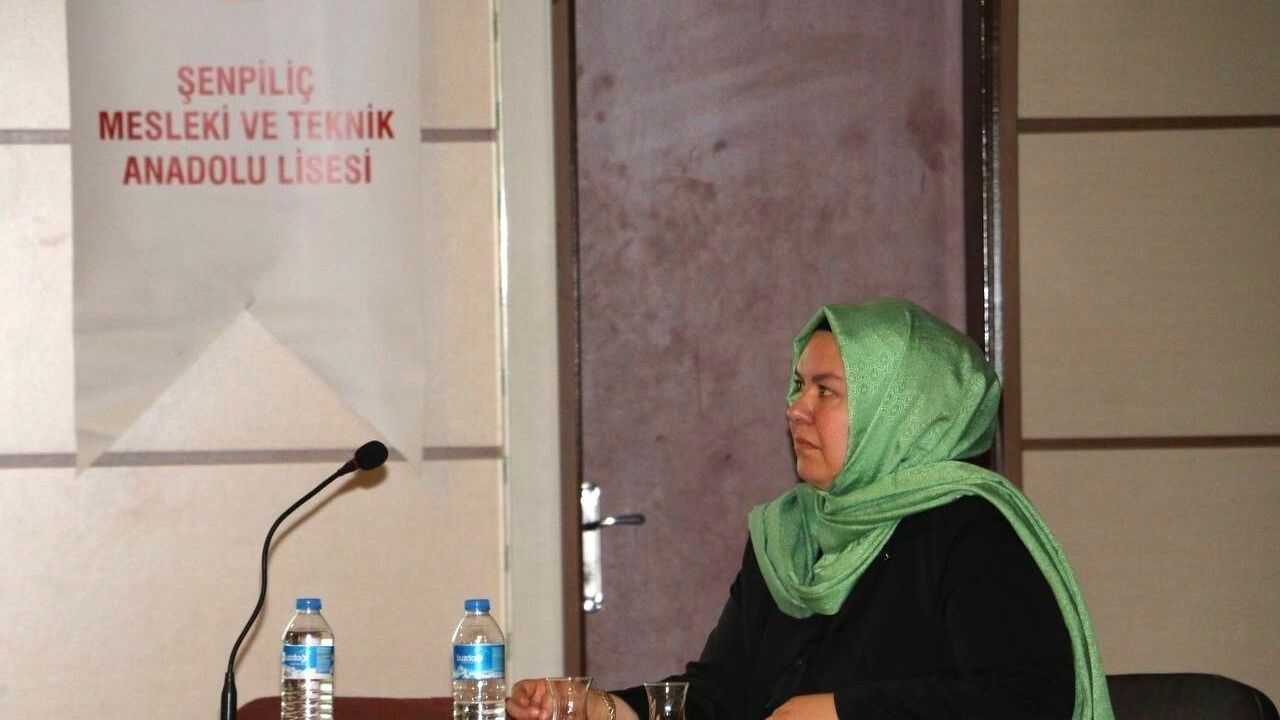 Sakarya Büyükşehir Belediyesi'nden Lise Öğrencilerine Teknoloji ve Sınav Kaygısı Semineri