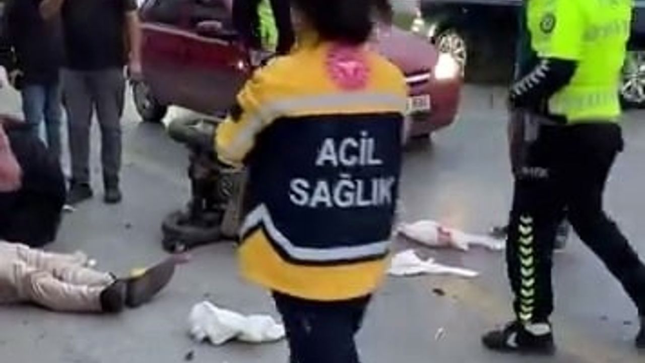 Sakarya’da Çevreyolu’nda Otomobil ile Tescilsiz Motorlu Bisiklet Çarpıştı: 1 Yaralı