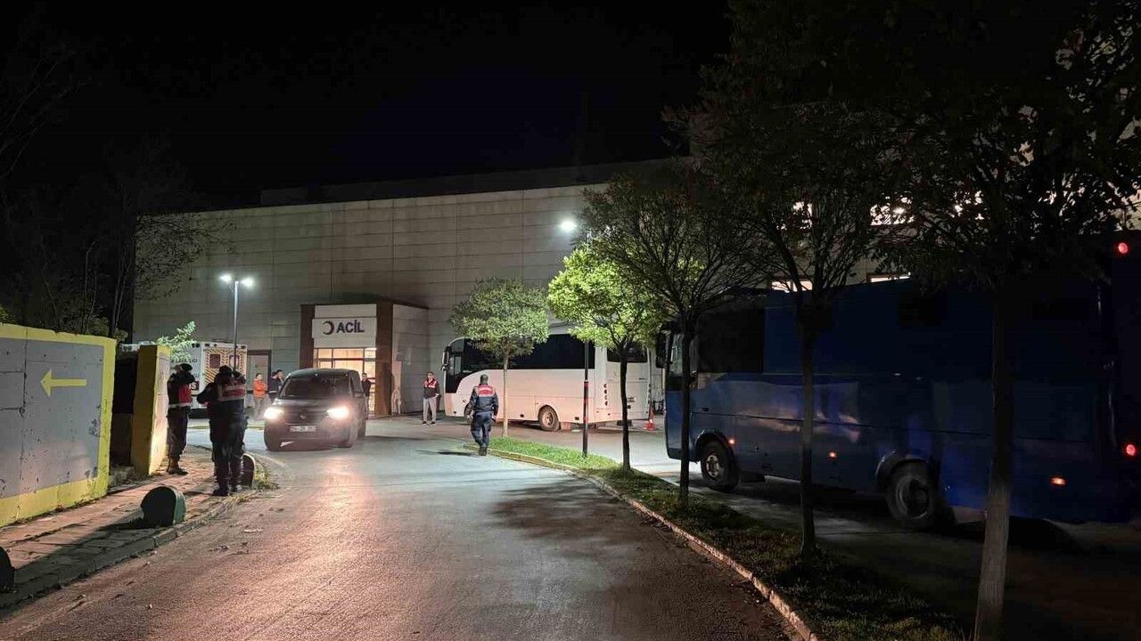 Sakarya'da cezaevinde gıda zehirlenmesi şüphesi: 131 hükümlü hastaneye sevk edildi