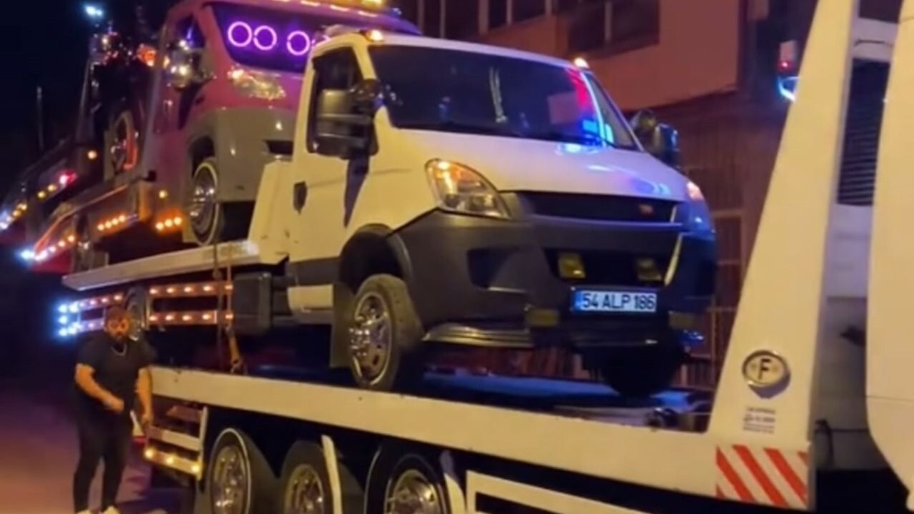 Sakarya'da Şaşırtan Gösteri: Operatör Kurtarıcının Üzerine 3 Çekici Yükledi