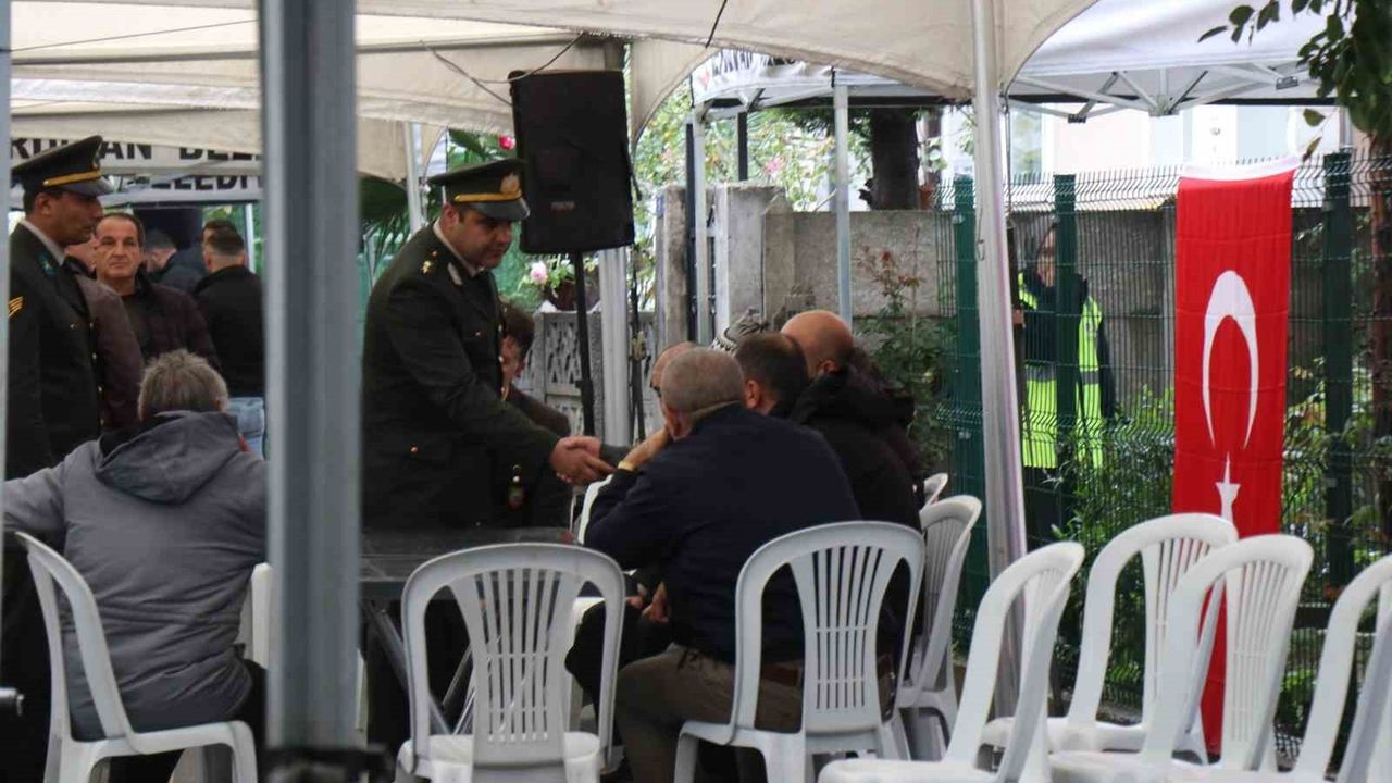 Sakarya’da Şehit Akın Karakuş’un Mahallesi Türk Bayraklarıyla Donatıldı