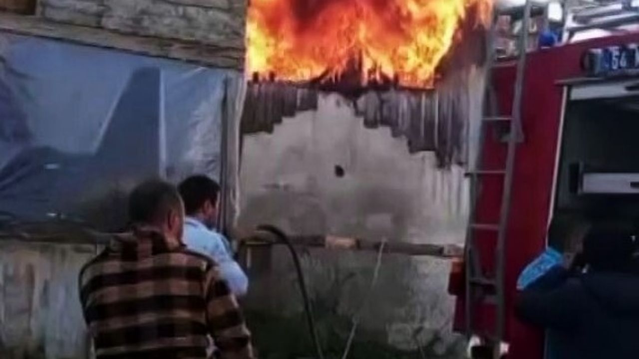 Sakarya Hendek’te Ev ve Samanlık Alev Topuna Döndü