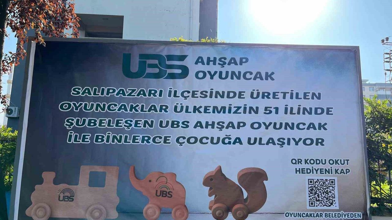 Salıpazarı'nda QR Kodla Ücretsiz Ahşap Oyuncak Sürprizi
