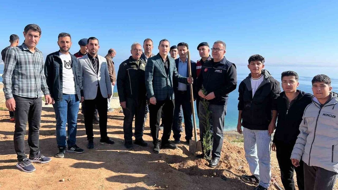 Samsat'ta Öğretmenlerden Şehit Polis Cengiz Askar İçin Hatıra Ormanı