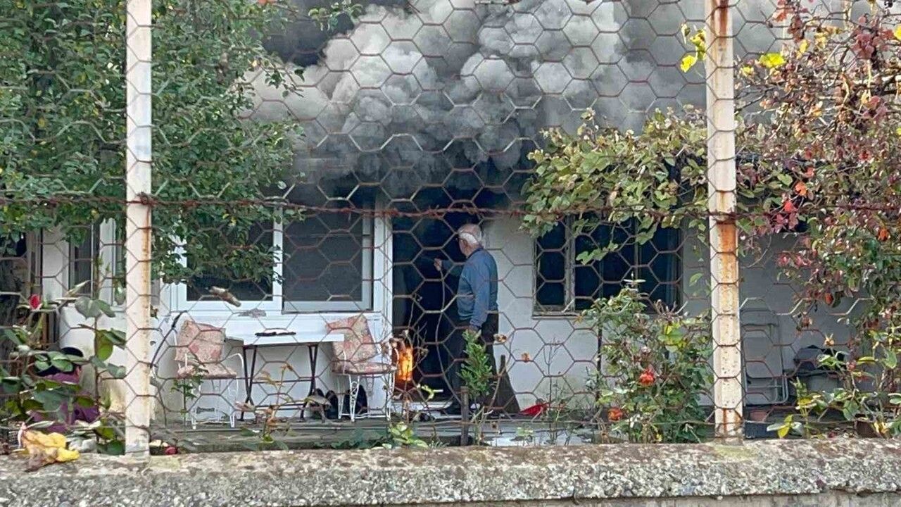 Samsun Atakum'da Şömineden Çıkan Kıvılcım Evi Kullanılamaz Hale Getirdi