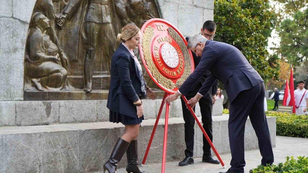 Samsun'da 24 Kasım Öğretmenler Günü Atatürk Anıtı'nda Kutlandı