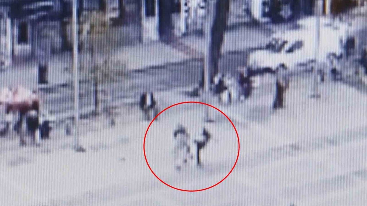 Samsun'da Cumhuriyet Meydanı'nda Uçan Tekmeyle Başlayan Kavga, Polis Müdahalesiyle Sona Erdi