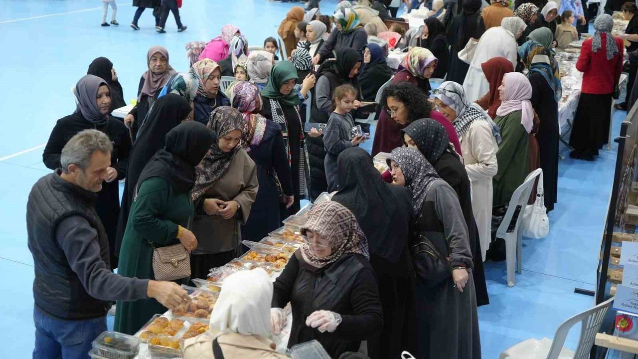 Samsun'da Gazze İçin Hayır Çarşısı Büyük İlgi Gördü