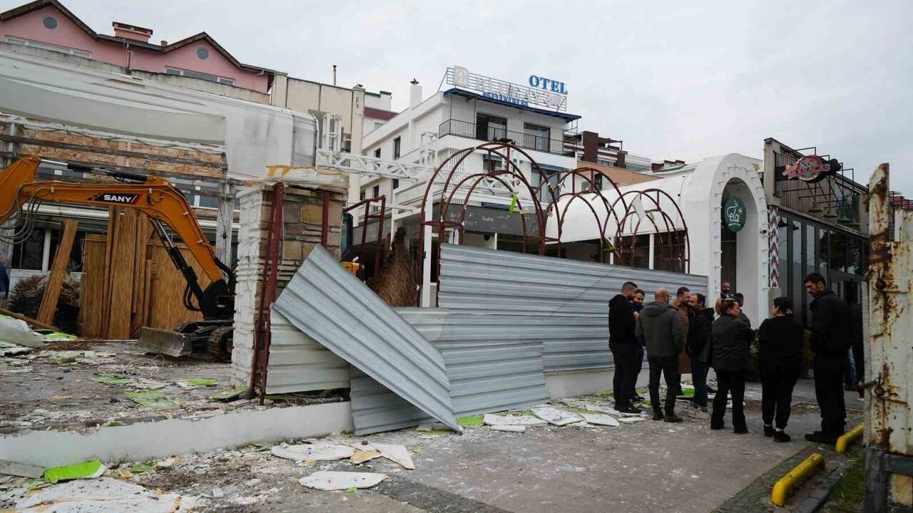 Samsun'da 'Maracas' Eğlence Mekanının Yıkımı Mahkeme Kararıyla Başladı