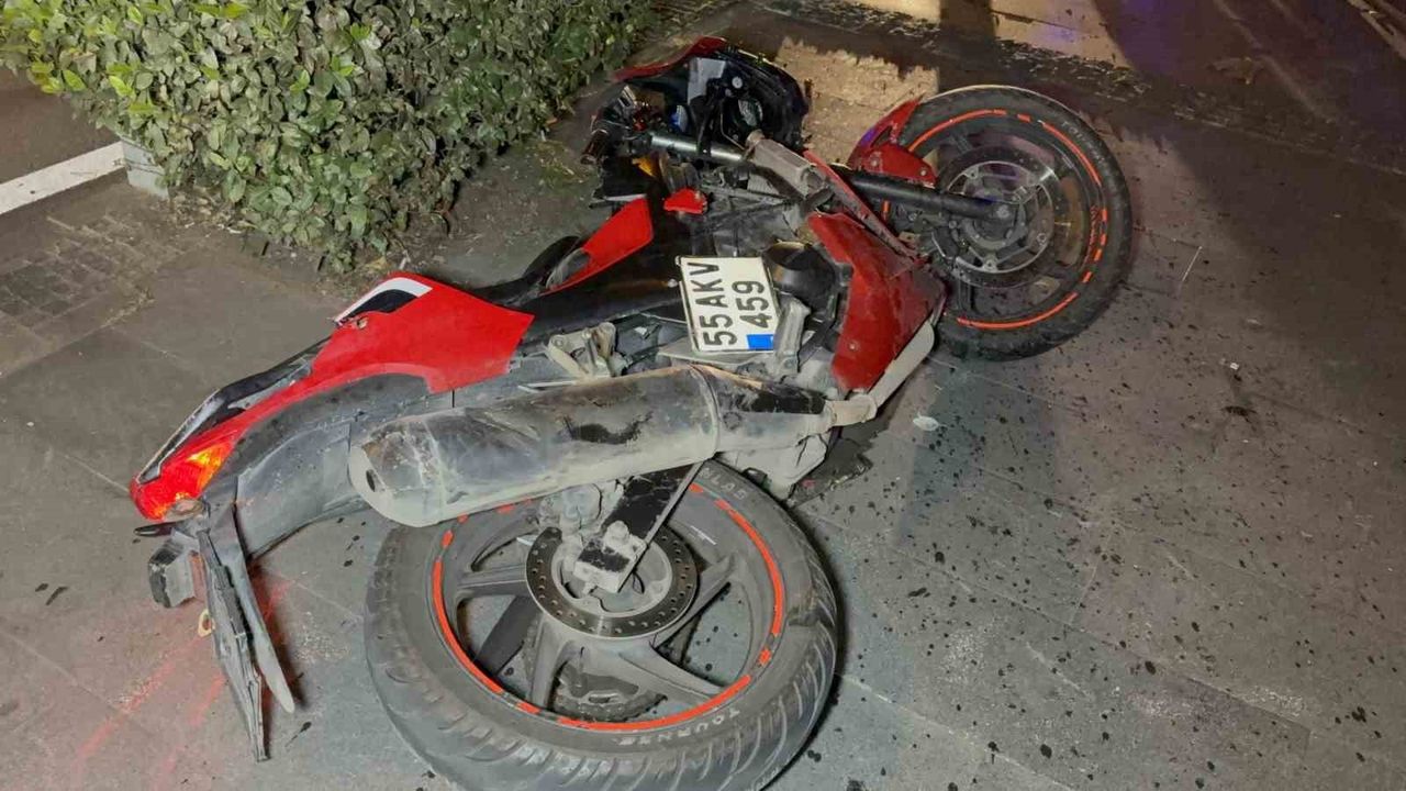 Samsun'da motosiklet yayaya çarptı: 3 kişi ağır yaralandı