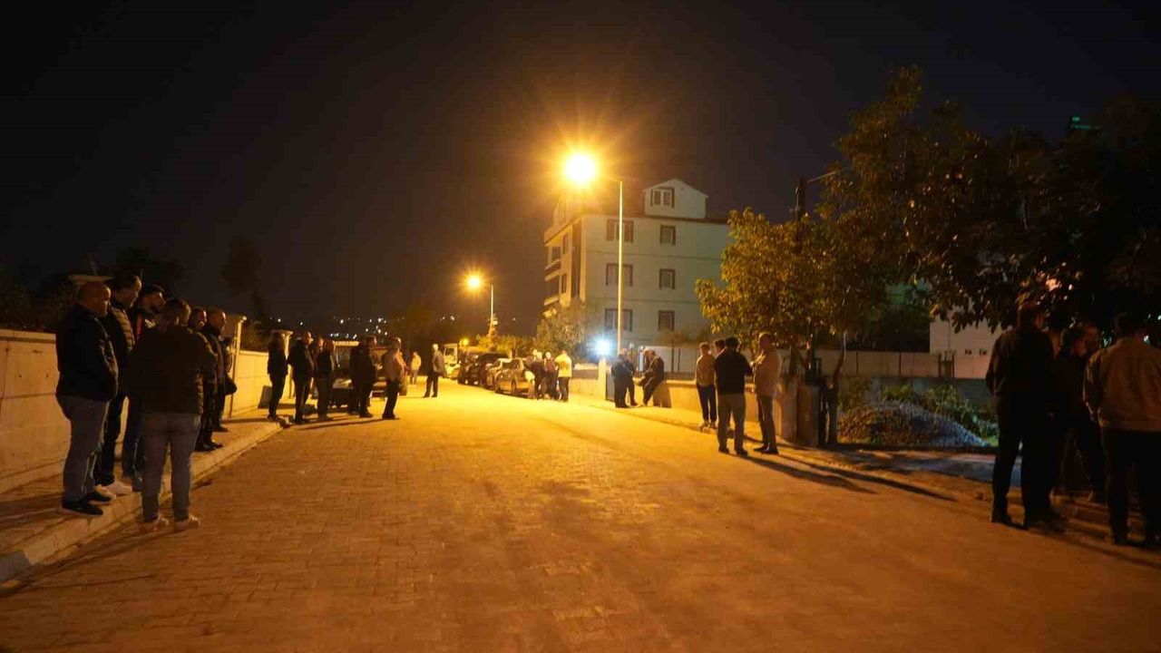 Samsunlu Şehit Emre Altıok'un Baba Evine Türk Bayrağı Asıldı