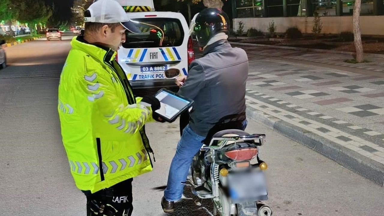 Sandıklı'da Huzur ve Asayiş Denetimi: 171 Kişi, 106 Araç Sorgulandı