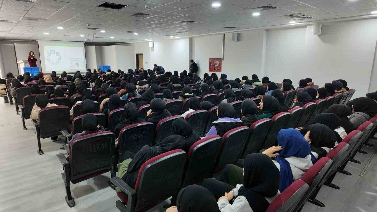 Şanlıurfa Büyükşehir Belediyesi Akabe Kız Anadolu İmam Hatip Lisesi'nde Çevre ve İklim Eğitimi