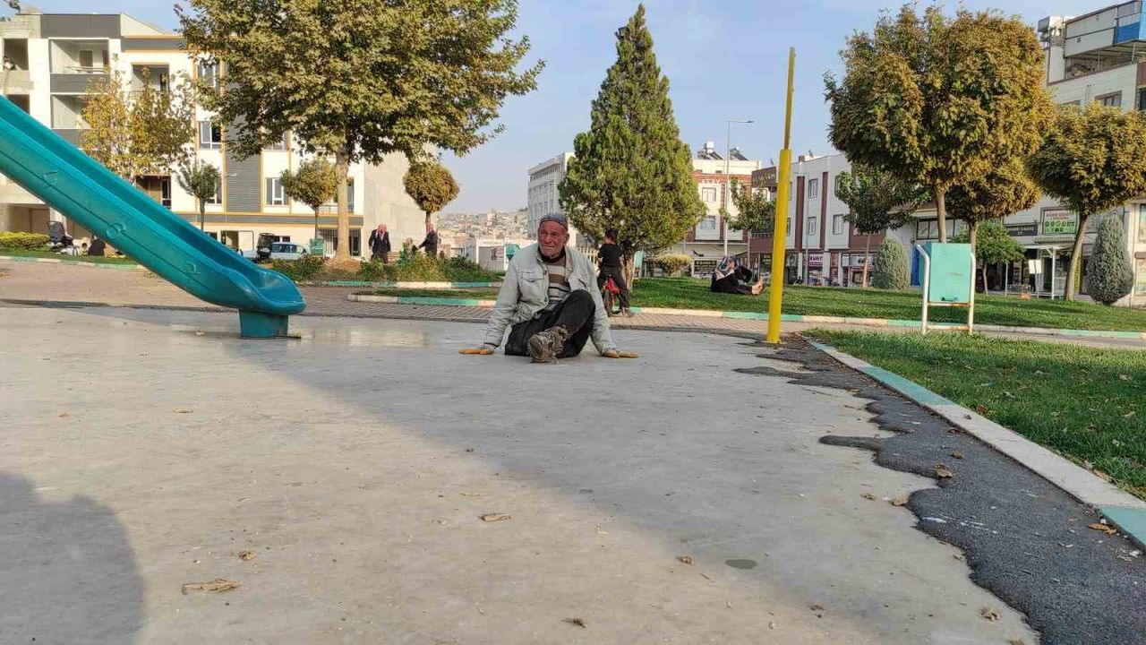 Şanlıurfa'da 70 Yaşındaki Engelli Adam Sürünerek Yaşıyor