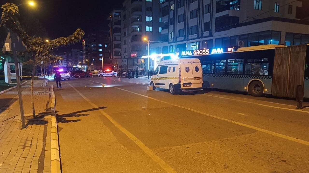Şanlıurfa’da cadde ortasında silahlı kavga: 2 ağır yaralı