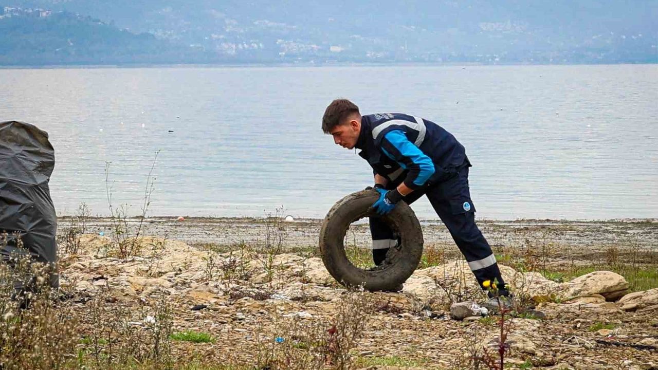 Sapanca Gölü'nde SASKİ'den 4 Kilometrelik Temizlik Seferberliği