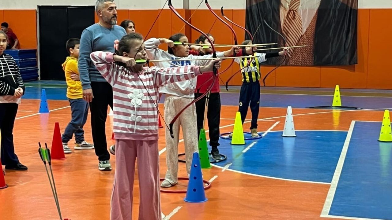 Sarıgöl'de Geleneksel Türk Okçuluğuna Yoğun İlgi: 250 Kişi Kayıt