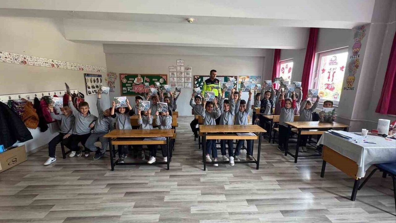 Sarıgöl'de Jandarma'dan Öğrencilere Trafik Eğitimi