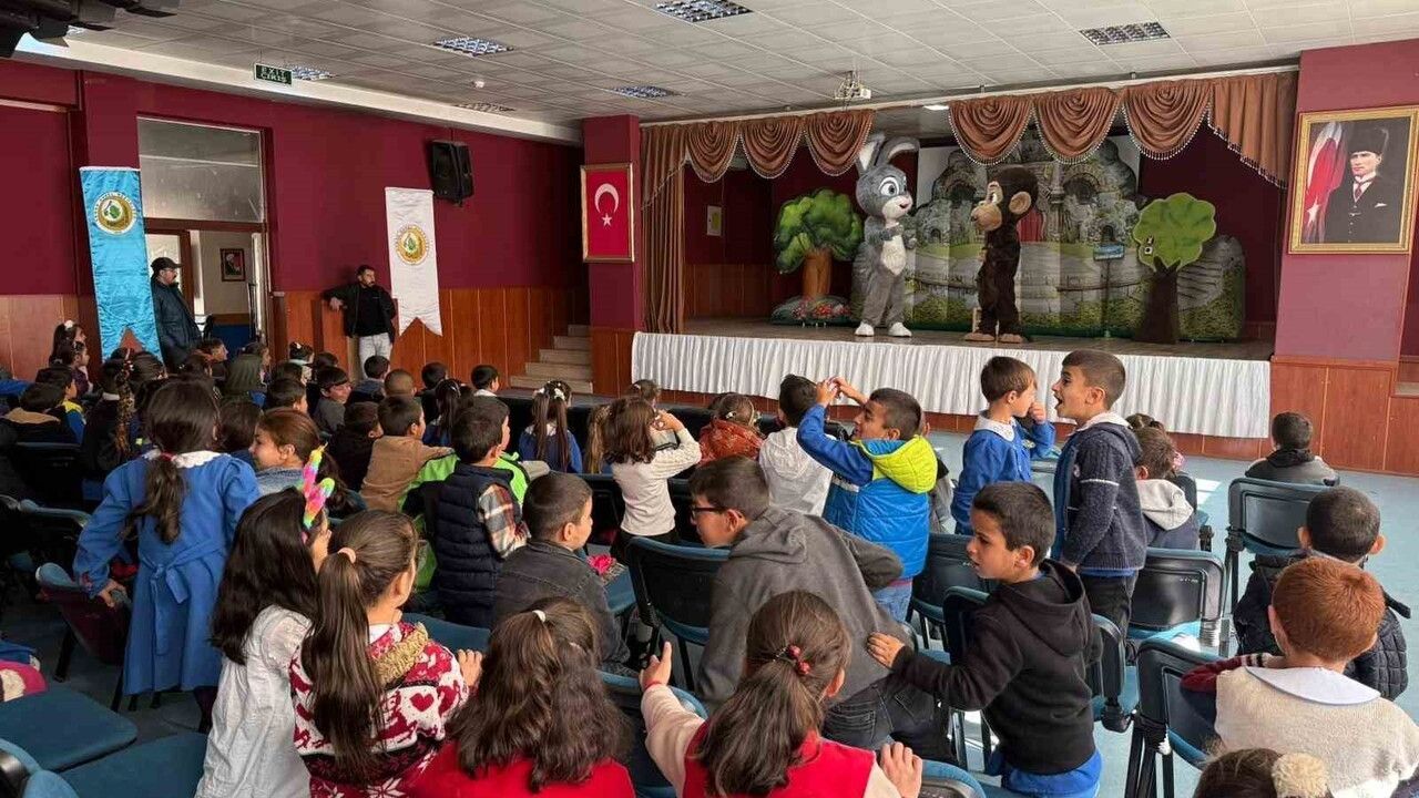 Sarıkamış’ta 'Şarkılı Orman' Oyununa Miniklerden Yoğun İlgi